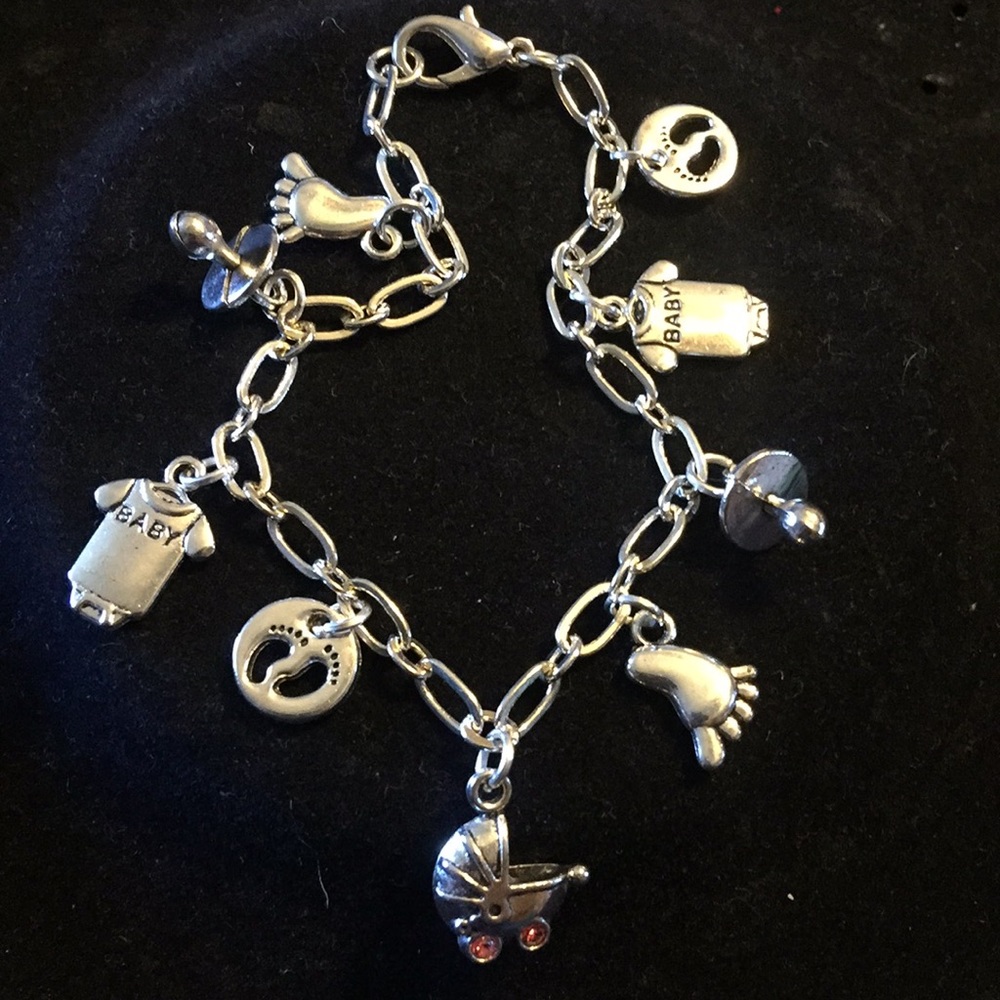 Adorable new Baby theme charm bracelet - Picture 4 of 4